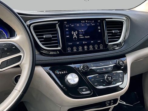 Used 2019 Chrysler Pacifica Limited FWD image 7