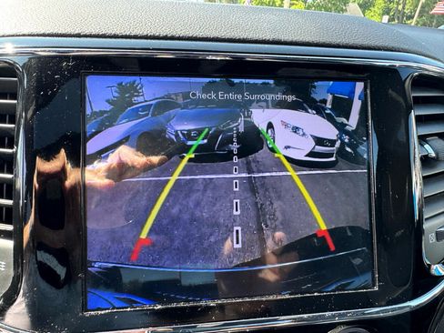 Used 2019 Jeep Grand Cherokee Limited image 19