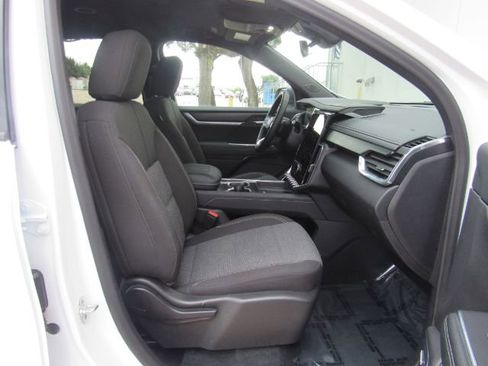 Used 2025 GMC Acadia Elevation image 21