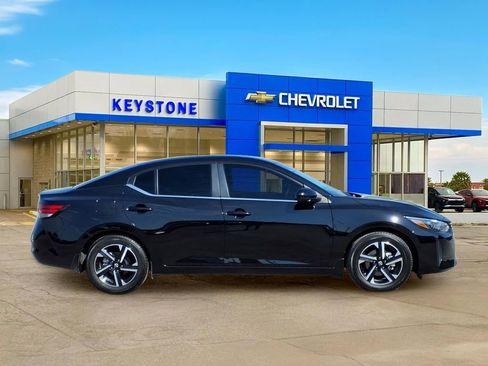 Used 2025 Nissan Sentra SV FWD image 8