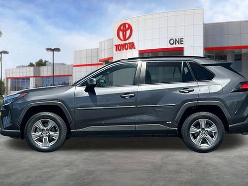 Used 2023 Toyota RAV4 LE AWD/4WD image 9
