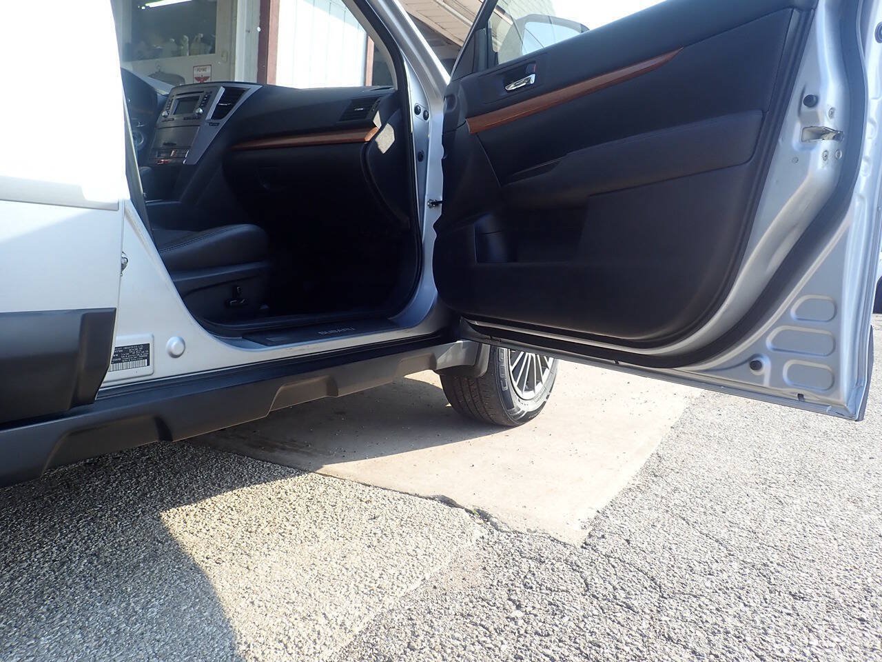 Used 2014 Subaru Outback 2.5i Limited w/ Moonroof Package AWD/4WD image 27