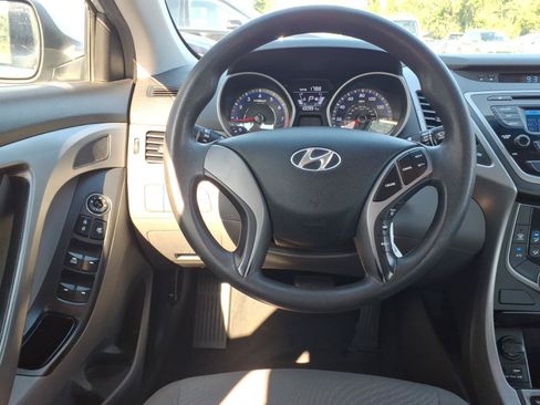 Used 2014 Hyundai Elantra SE FWD image 5