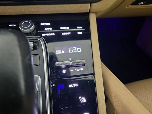 Used 2020 Porsche Cayenne AWD/4WD image 18