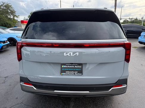 Used 2025 Kia Carnival SX FWD image 6