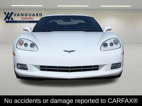 Used 2005 Chevrolet Corvette Coupe w/ Preferred Equipment Group RWD image 2