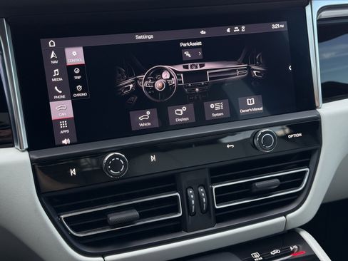 Certified 2023 Porsche Macan Turbo image 21