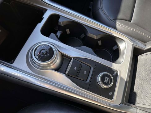 Certified 2022 Ford Explorer XLT w/ Equipment Group 202A image 27