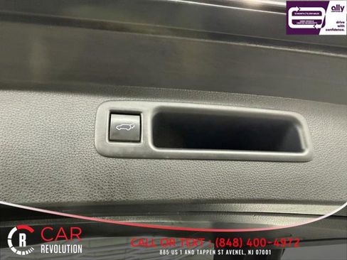 Used 2021 Toyota Highlander LE image 9