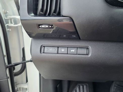 Used 2025 Nissan Pathfinder SV FWD image 39