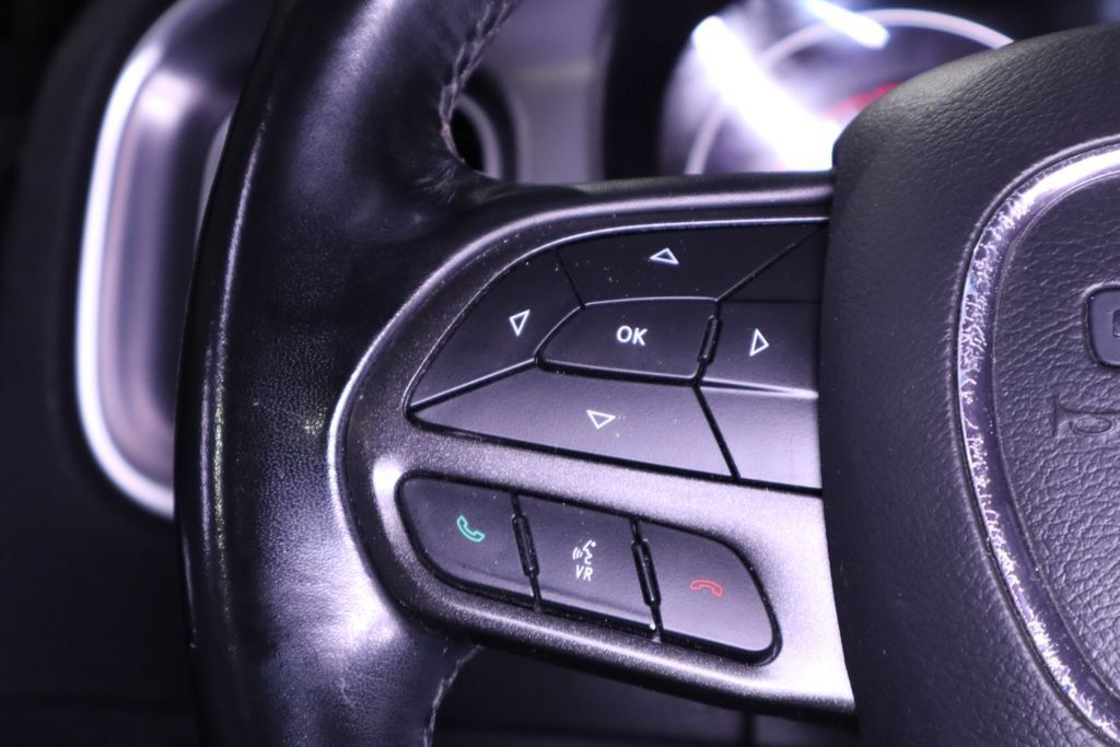 Used 2020 Dodge Charger SXT RWD image 16