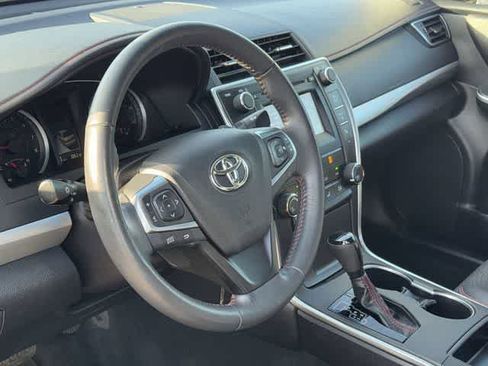 Used 2017 Toyota Camry SE FWD image 2