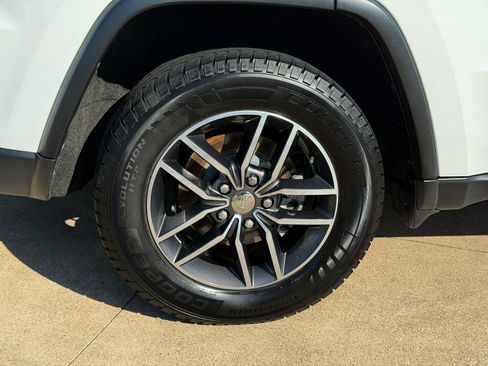 Used 2018 Jeep Grand Cherokee Limited RWD image 8