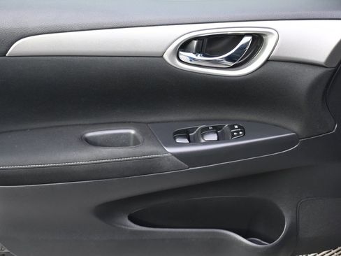 Used 2015 Nissan Sentra SV image 22