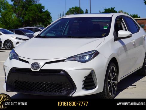 Used 2018 Toyota Corolla SE w/ SE Premium Package image 1