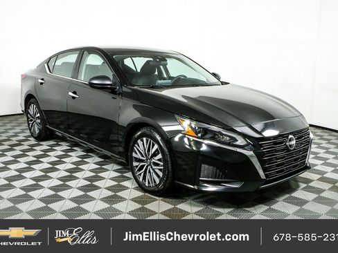 Used 2024 Nissan Altima 2.5 SV FWD image 1
