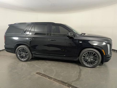 Used 2025 Cadillac Escalade Sport Platinum image 8