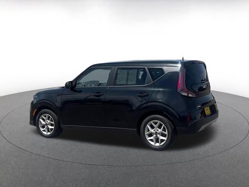 Used 2025 Kia Soul LX w/ LX Technology Package FWD image 10