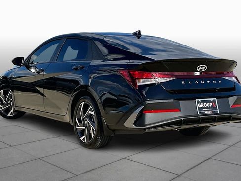 Certified 2025 Hyundai Elantra Sport image 22