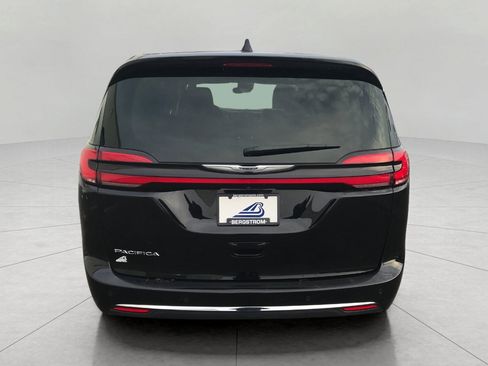 Used 2024 Chrysler Pacifica Touring-L image 29