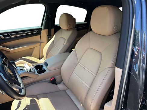 Used 2022 Porsche Cayenne Platinum Edition AWD/4WD image 6