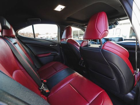 Used 2022 Lexus UX 250h F Sport image 30