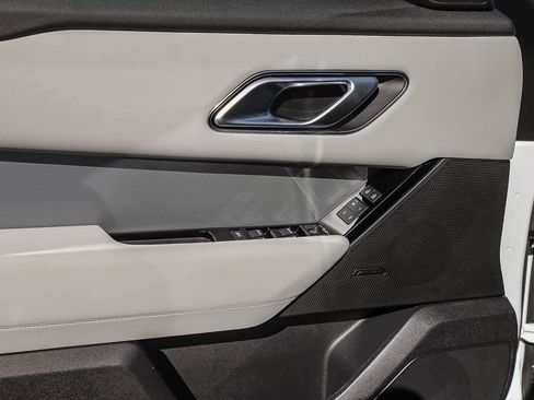 Used 2025 Land Rover Range Rover Velar S image 20