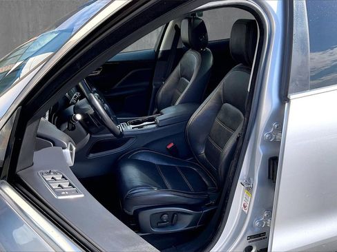 Used 2017 Jaguar F-PACE Prestige image 21