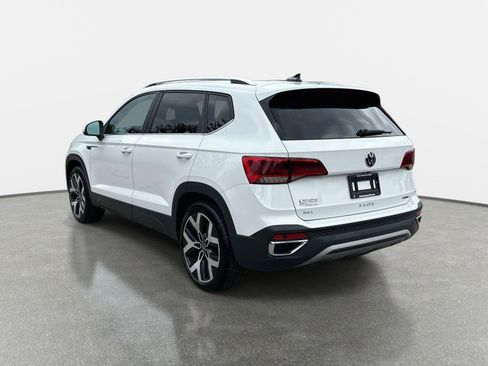 Certified 2022 Volkswagen Taos SEL w/ Panoramic Sunroof Package image 7