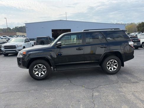 Used 2022 Toyota 4Runner TRD Off-Road image 4