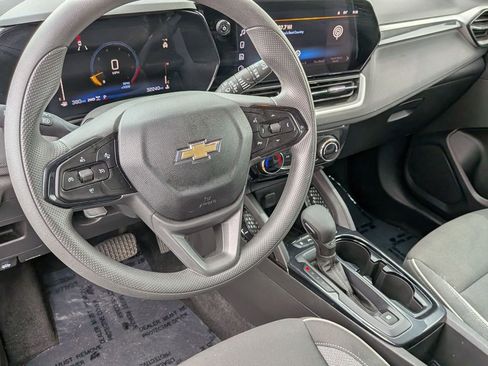 Used 2025 Chevrolet TrailBlazer LT AWD/4WD image 14