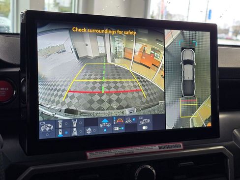 Used 2024 Toyota Tacoma TRD Off-Road w/ TRD Off Road Premium Package image 29