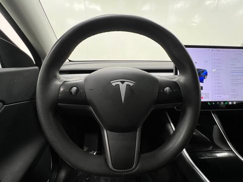 Used 2021 Tesla Model Y Long Range AWD/4WD image 22
