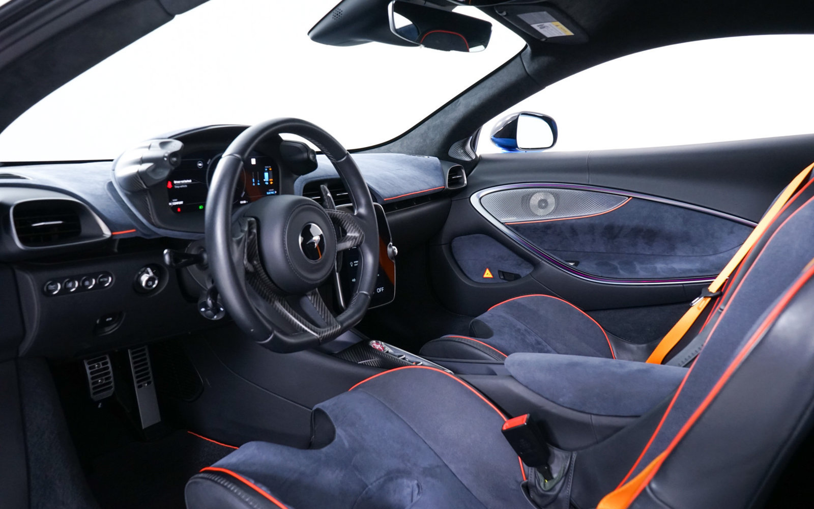 Used 2024 McLaren Artura RWD image 22