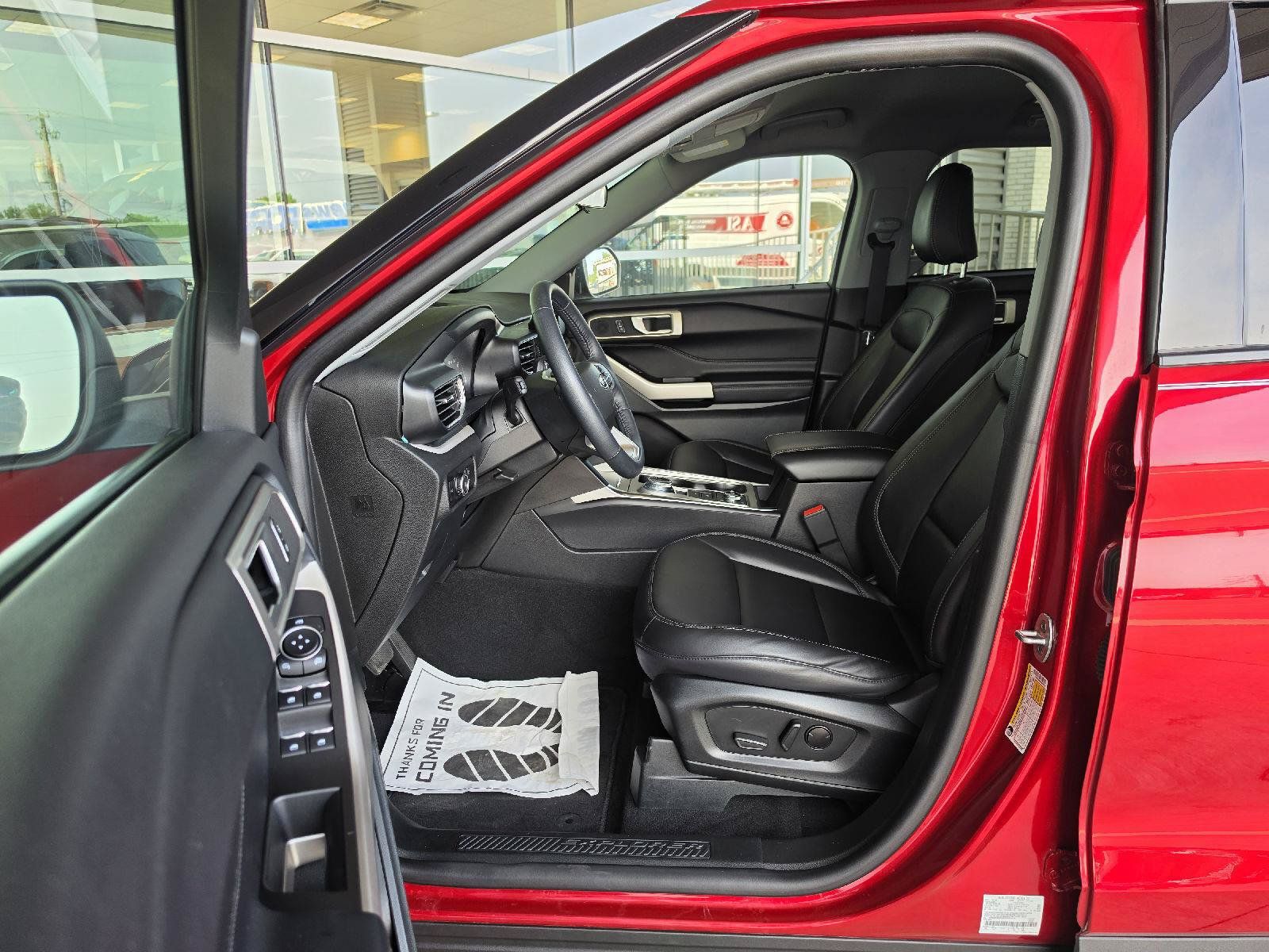 Used 2023 Ford Explorer XLT w/ Equipment Group 202A AWD/4WD image 19