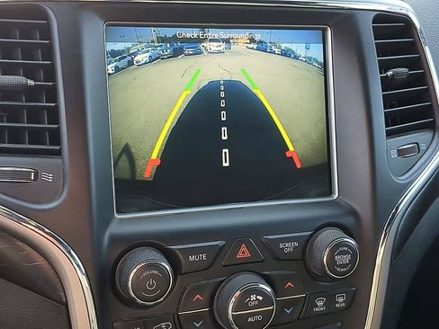 Used 2018 Jeep Grand Cherokee Laredo RWD image 22