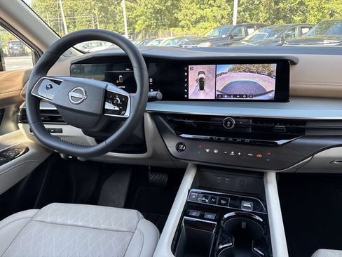 Certified 2025 Nissan Murano Platinum w/ Cargo Package AWD/4WD image 3