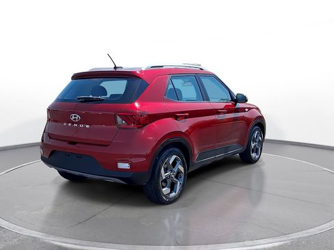 Used 2024 Hyundai Venue SEL FWD image 8