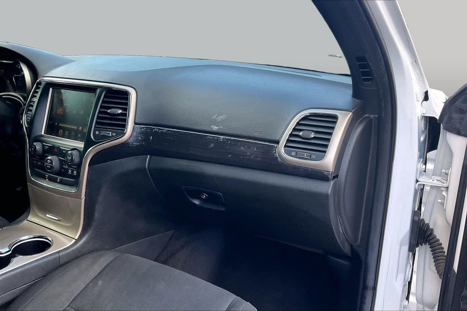 Used 2014 Jeep Grand Cherokee Laredo w/ 18" Wheel & 8.4" Radio Group RWD image 15