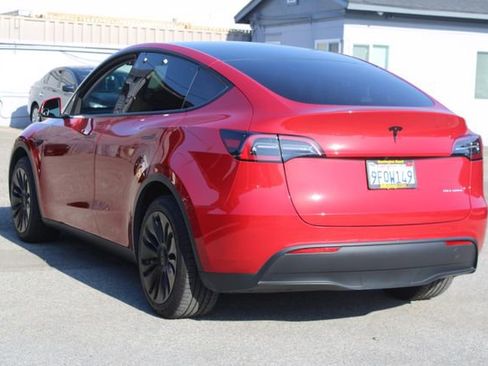 Used 2023 Tesla Model Y Long Range AWD/4WD image 3