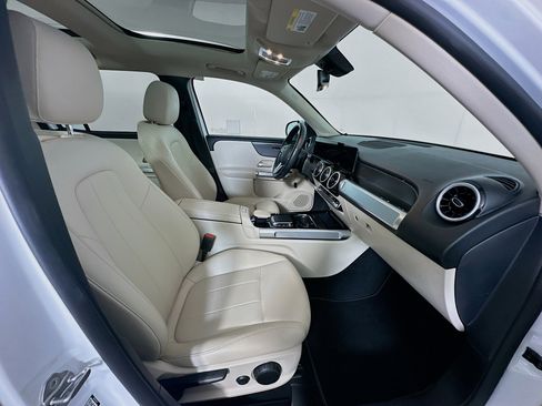 Used 2022 Mercedes-Benz GLB 250 image 34
