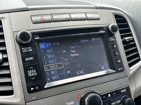 Used 2013 Toyota Venza LE w/ LE Convenience Pkg image 15