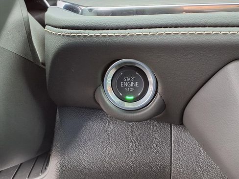 Used 2025 Chevrolet Suburban Premier image 9