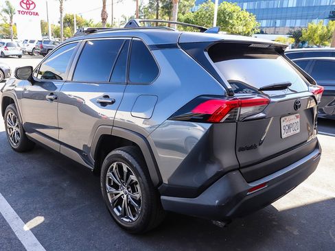 Used 2023 Toyota RAV4 XLE Premium image 14