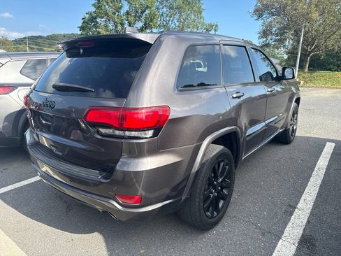 Used 2019 Jeep Grand Cherokee Altitude AWD/4WD image 4