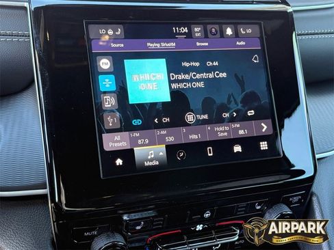 New 2025 Jeep Grand Cherokee Laredo image 17