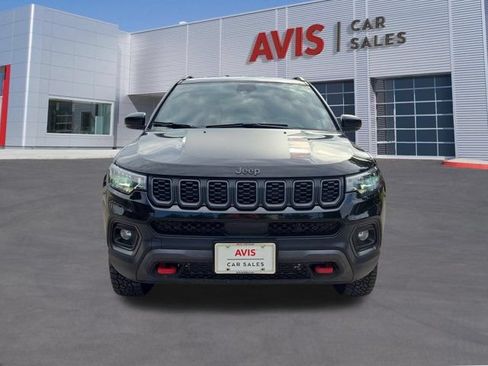 Used 2025 Jeep Compass Trailhawk AWD/4WD image 2