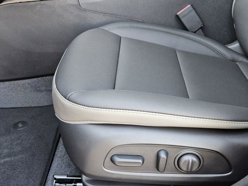 New 2026 Chevrolet Trax ACTIV w/ Sunroof Package image 24