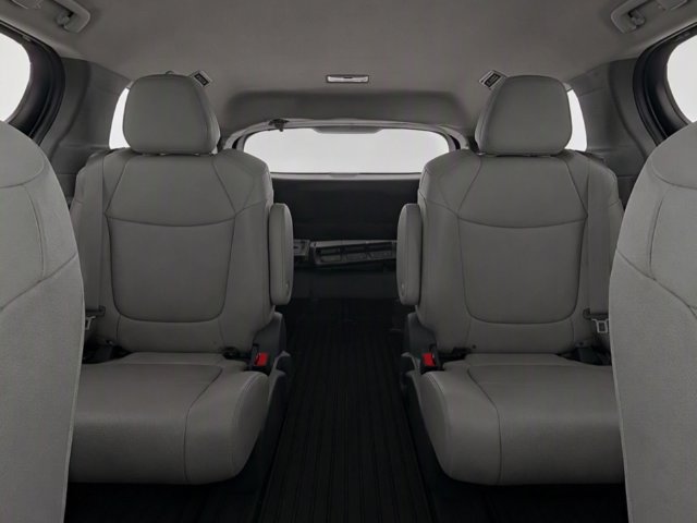 Used 2025 Toyota Sienna XLE FWD image 19