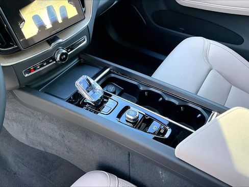 New 2026 Volvo XC60 B5 Plus w/ Protection Package Premier image 10